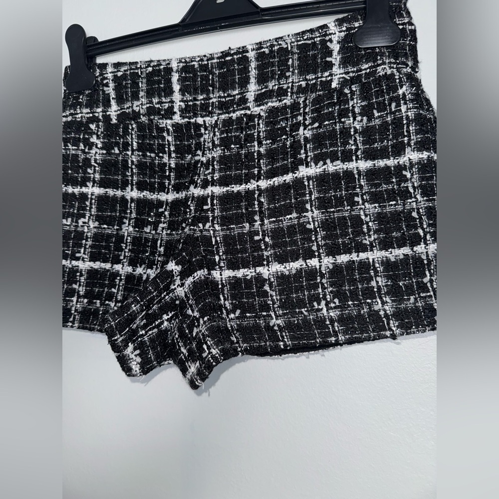 Alice + Olivia Donald Tweed Short/Size 2 - Picture 5 of 9